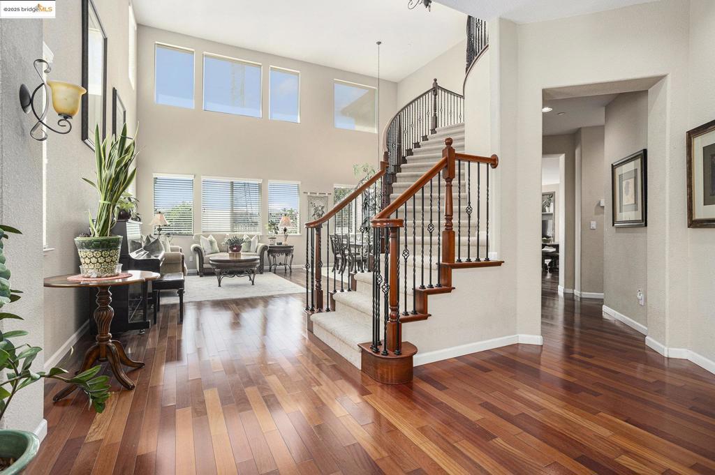 2655 Torrey Pines Dr