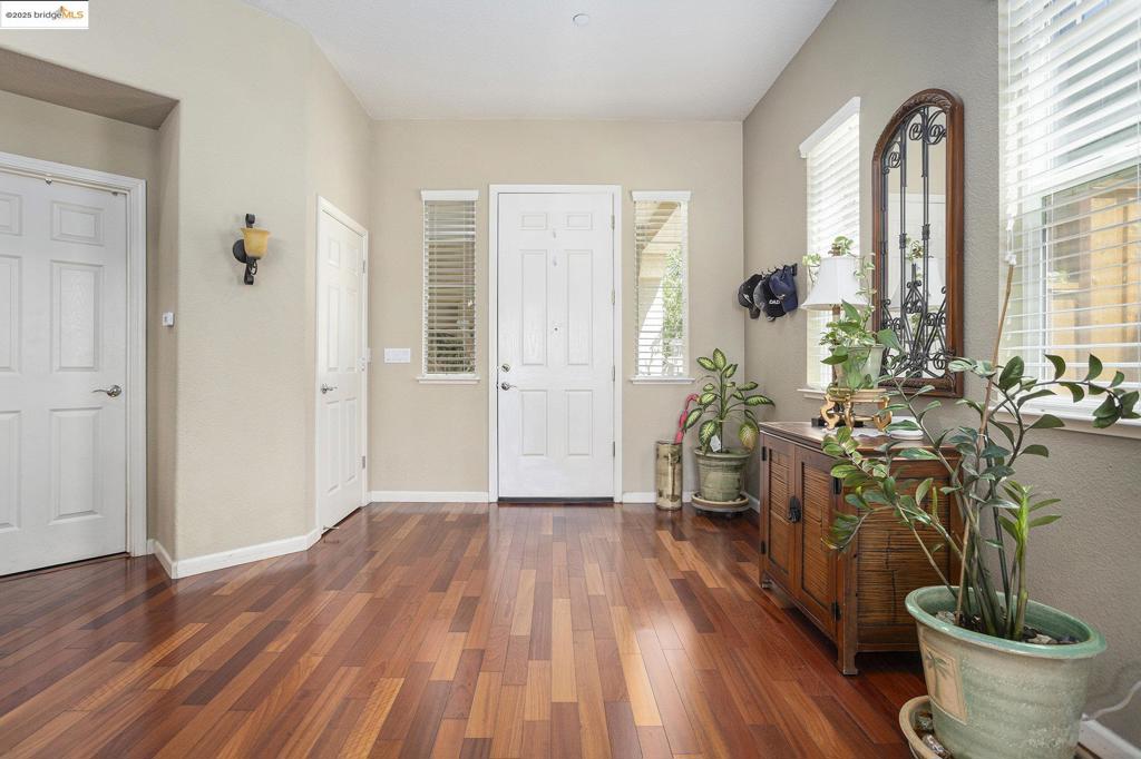 2655 Torrey Pines Dr