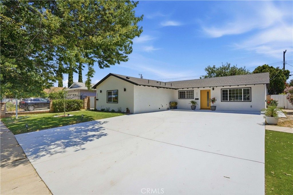 Photo of 6670 Platt AVE, West Hills, CA 91307 (MLS # SR26102717)