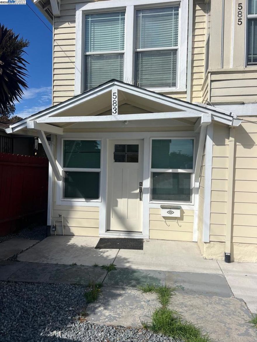 Ground floor apartment unit in a convenient location near Barrett St. This apartment 3BR-1BA unit has been remodelled throughout; laundry room with washer-dryer. Spacious parking for 2 vehicles and nice patio for your BBQ. Close to BART, Kaiser Hospital and public transportation. Call us to see it and further details!