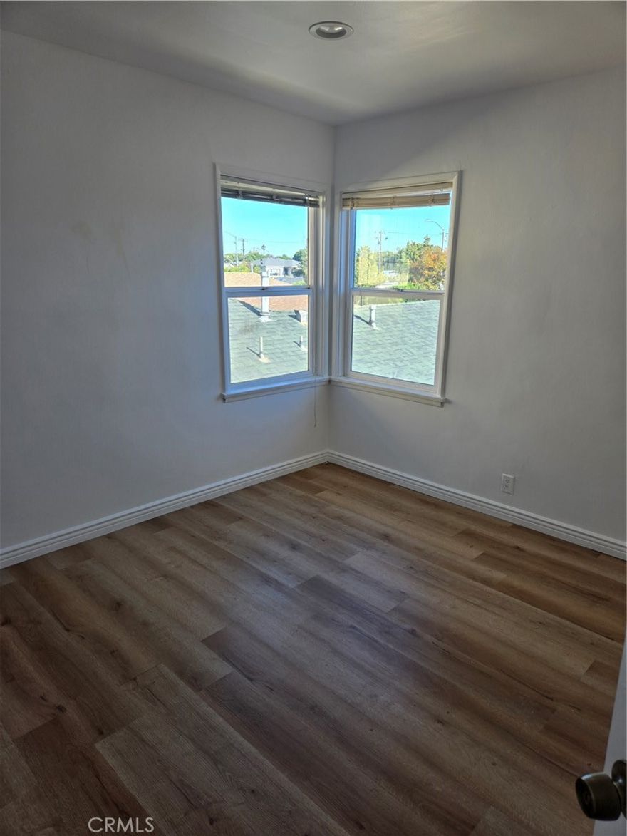 Gorgeous bright and  updated apartment in the heart of beautiful Santa Monica.  Delightful living room, updated kitchen with quartz counter top, 2 bedrooms, 2 baths, computer area, laundry with washer and dryer inside, new paint, newly installed flooring and much more.  Walking distance to the beach, Santa Monica college, parks, cafes, restaurant and shopping places.  There are plenty of street parking.  Owner pays for parking permit. water, trash and sewer.