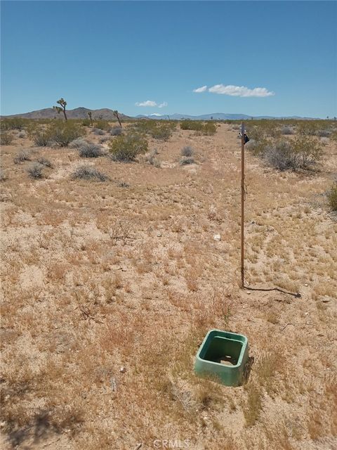 Photo of 408 Stable Road, Landers, CA 92285 (MLS # HD24076715) Photo of 408 Stable Road, Landers, CA 92285 (MLS # HD24076715)