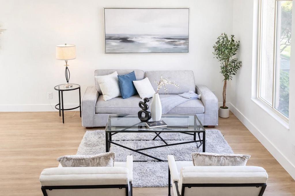 27799 Del Norte Court