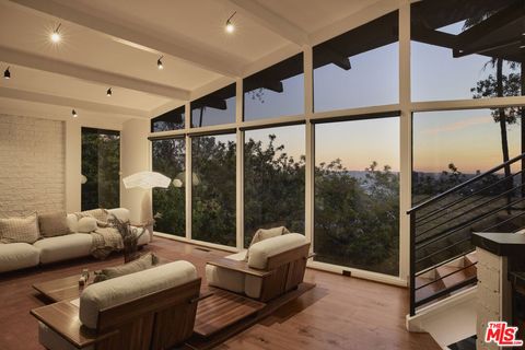 Photo of 2055 N Gramercy Pl, Los Angeles, CA 90068 (MLS # 26638933)