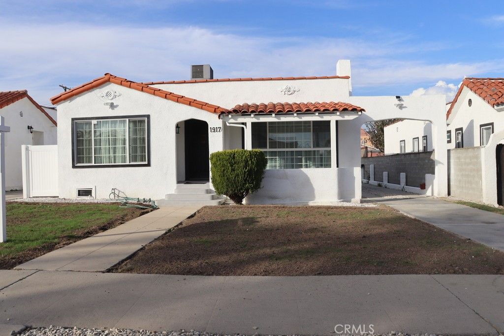 Photo of 1917 W 74th St, Los Angeles, CA 90047 (MLS # SR26032051)