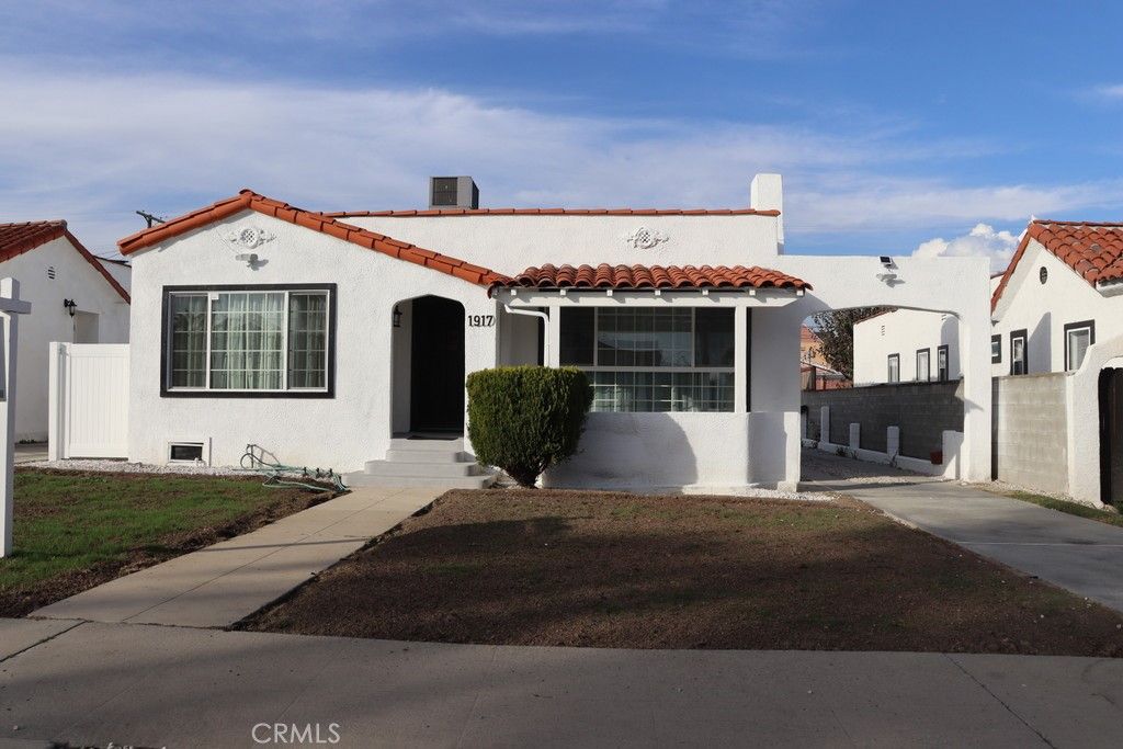 Photo of 1917 W 74th St, Los Angeles, CA 90047 (MLS # SR26032051)