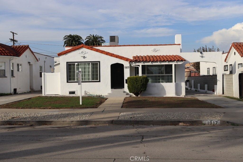 Photo of 1917 W 74th St, Los Angeles, CA 90047 (MLS # SR26032051)