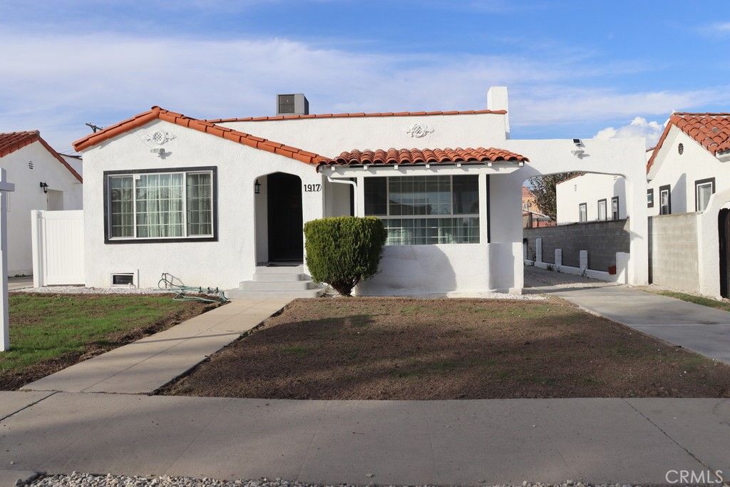 Photo of 1917 W 74th St, Los Angeles, CA 90047 (MLS # SR26032051)