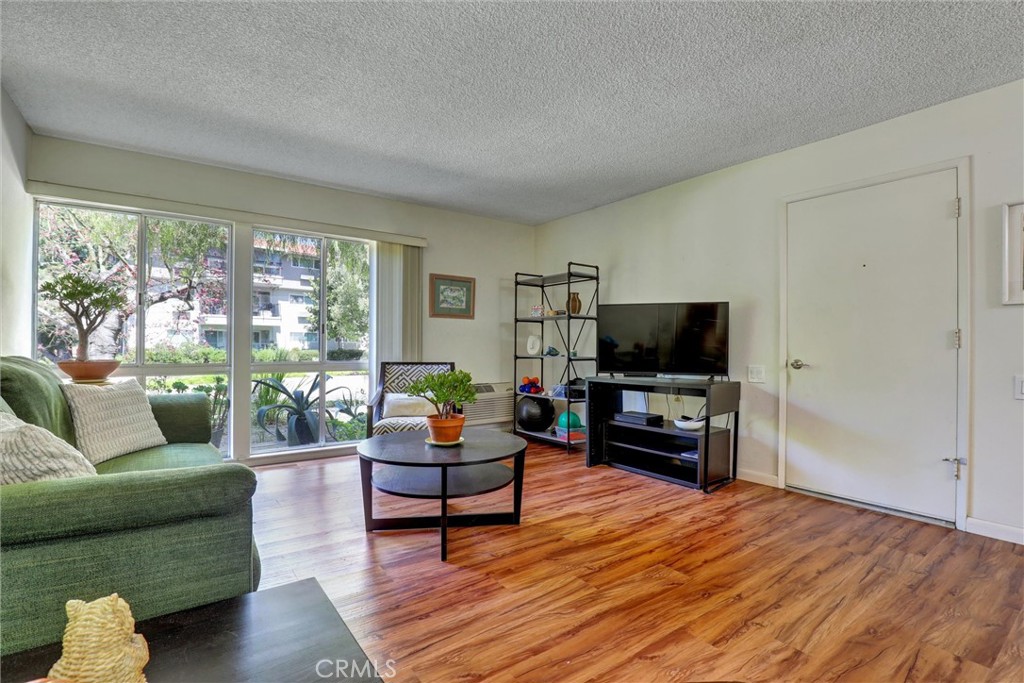 2276 2276 Via Mariposa East D