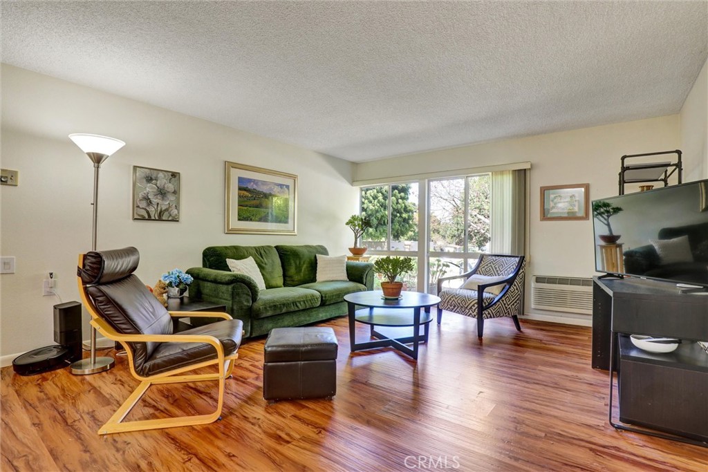 2276 2276 Via Mariposa East D