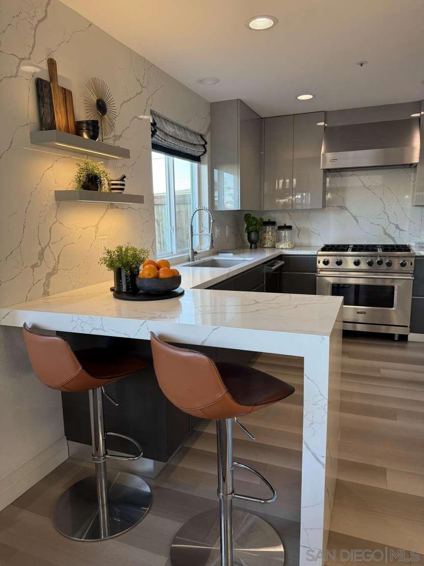171 E 18th Street C1