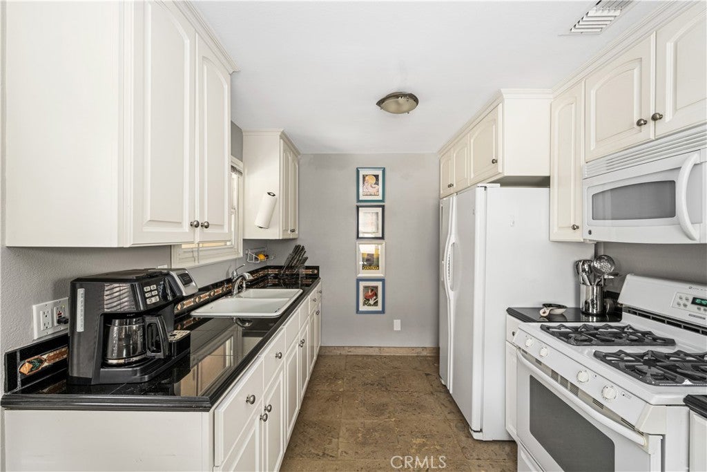 1822 Pomona, Costa Mesa CA 92627 - Photo 33