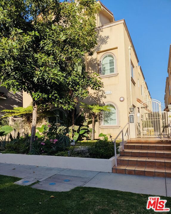5719 Camellia Avenue 109