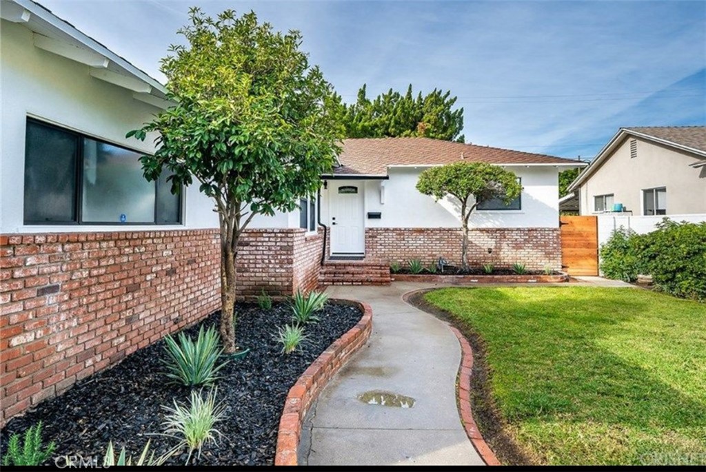 Updated and remodeled home in prime Tarzana location. Huge open plan living area with plenty of space to accommodate a variety of multiple living room and dining settings settings. Premium quality decking on back patio for relaxing and entertaining. Quartz counters and stainless steel appliances. Light and bright bedrooms featuring sunken bathtub and shower. Dedicated laundry area with washer and dryer. Attached 2 car garage. Close to everything you need, including amazing shops and restaurants, in this desirable part of Tarzana and the Valley.