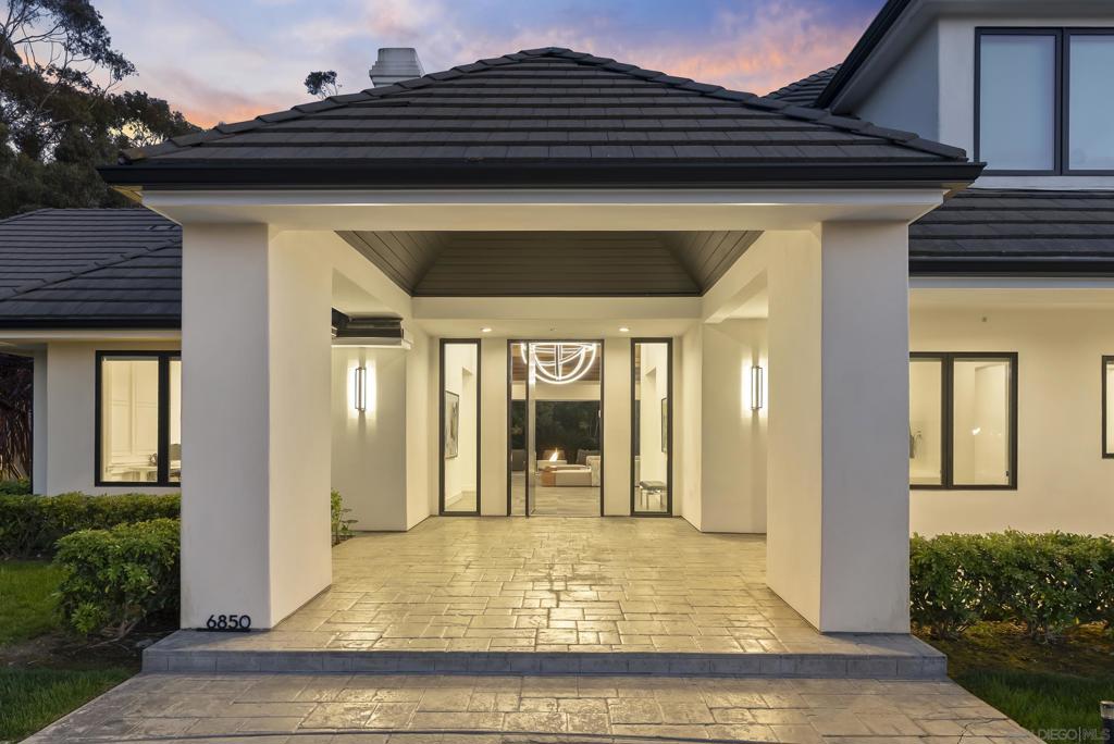 6850 Avenida de la Ronda