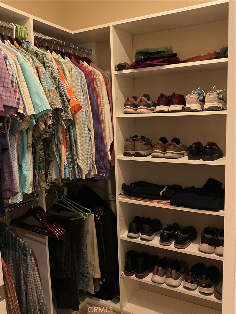 Four Seasons (33106) - Residential