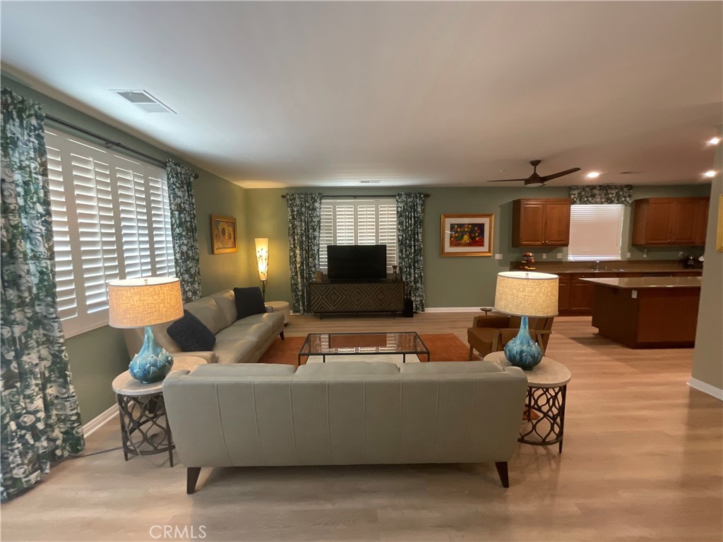 Four Seasons (33106) - Residential