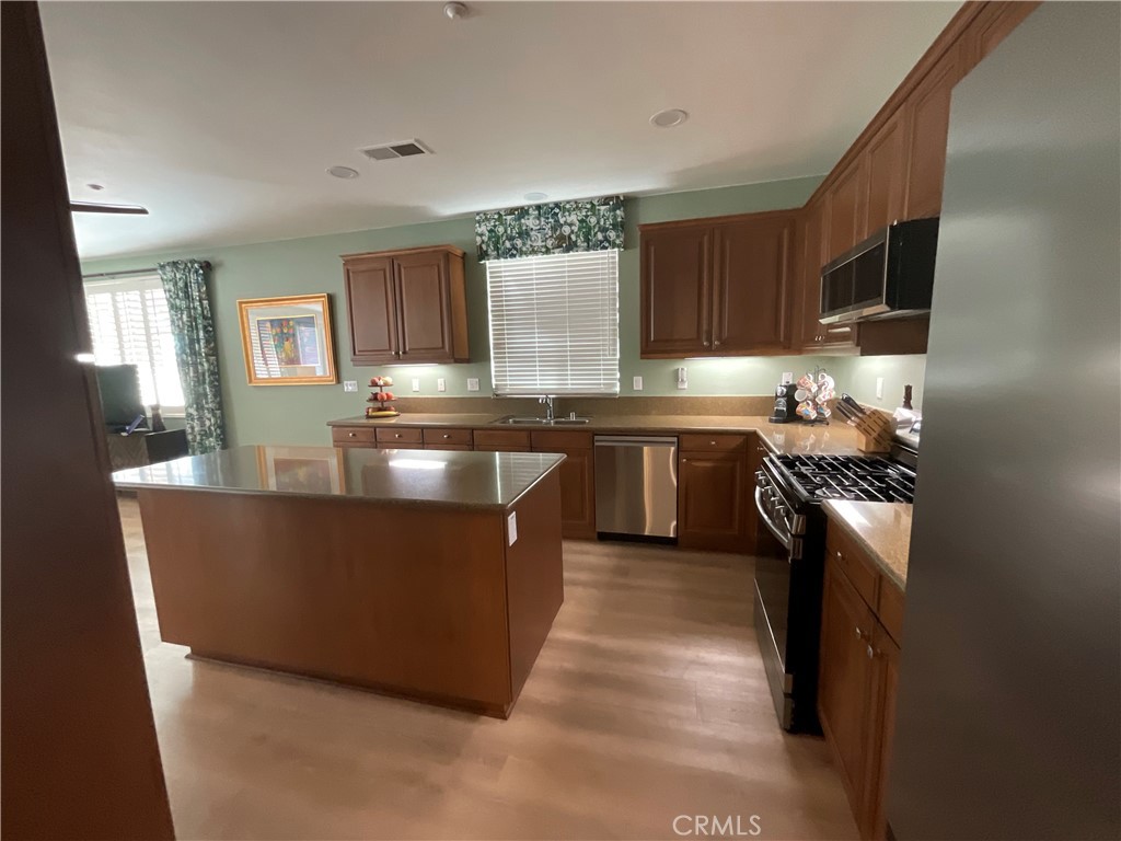 Four Seasons (33106) - Residential