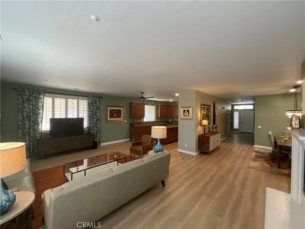 Four Seasons (33106) - Residential