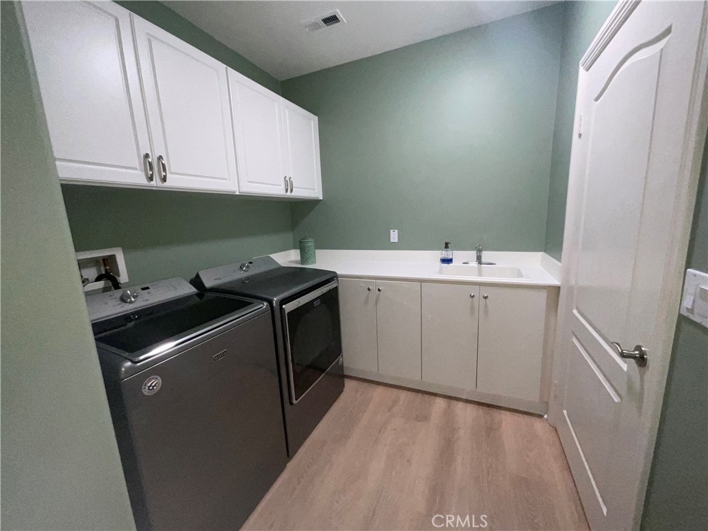 Four Seasons (33106) - Residential