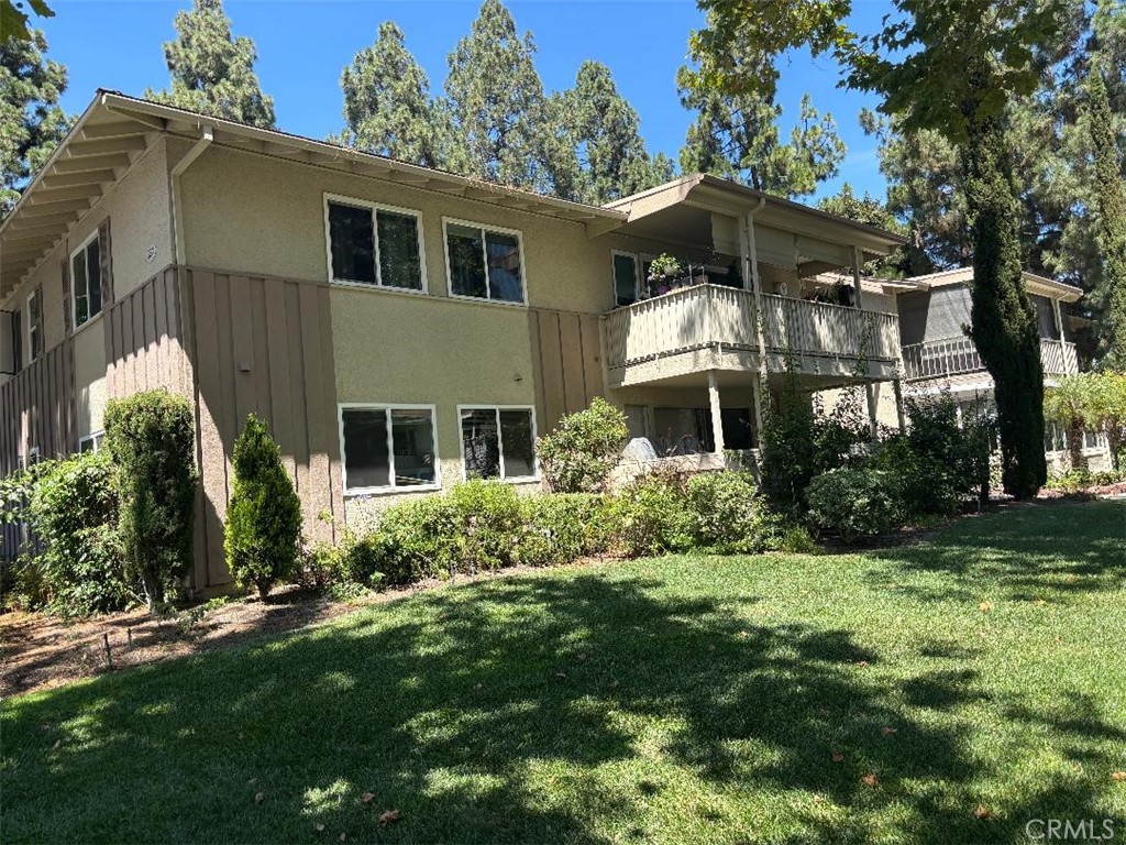 NICE AND QUIET AREA. NO STEPS TO THE UNIT. MODEL: MAJORCA. WITH WASHER/DRYER. FURNISHED. ONLY MASTER SUITE ONE BEDROOM, ONE BATH FOR RENT. THE LANDLORD LIVES IN THE GUEST ROOM.