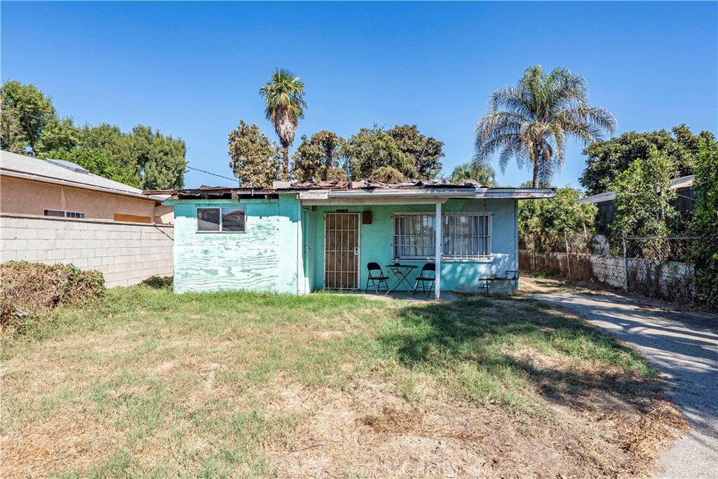 12439 Dahlia Avenue
