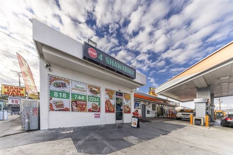 Photo of 341 N Victory Boulevard, Burbank, CA 91502 (MLS # BB26005113)