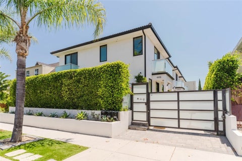 Photo of 4418 1/2 Kingswell Avenue, Los Angeles, CA 90027 (MLS # SR26128489)