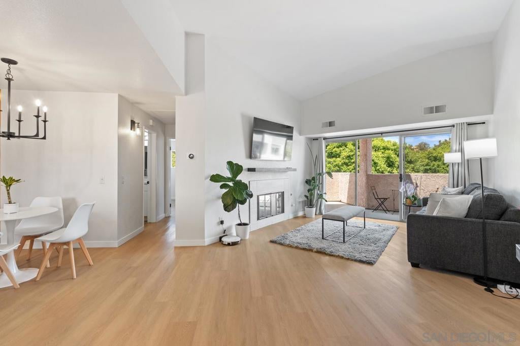 7048 Camino Degrazia 237