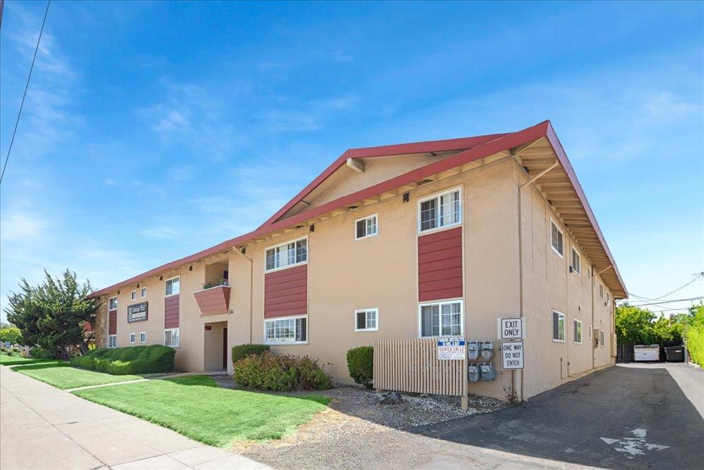 Saratoga Plaza at 1085 Saratoga Ave is a 26-unit apartment complex in the thriving city of San Jose, California. Situated on a 31,800 square foot parcel of land, the subject property was originally constructed in 1960 and has a gross building area of approximately 15,800 total square feet, offering its tenants beautifully designed two bedroom, and one-bedroom floor plans. Each of the units are equipped with ceiling fans and wall furnaces. The property provides its tenants with a massive courtyard, along with 26 total parking spaces. Its location has close proximity to the Westgate Shopping Center which has many stores, restaurants and entertainment only a few minutes away. This property is also 2.5 Miles Away from Santana Row in San Jose a must see place for eatery and entertainment