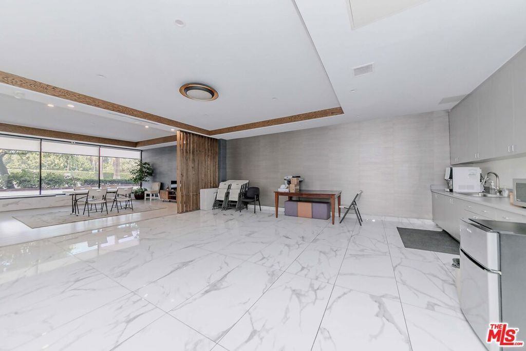 Photo of 4460 Wilshire Boulevard #705, Los Angeles, CA 90010 (MLS # 25578013)
