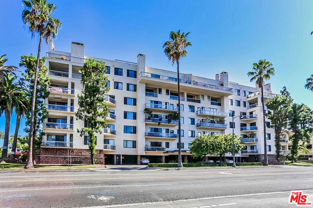 Photo of 4460 Wilshire Boulevard #705, Los Angeles, CA 90010 (MLS # 25578013)
