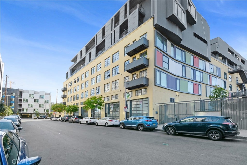 200 N San Fernando Rd
