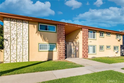 Photo of 17845 Sherman Way #15, Reseda, CA 91335 (MLS # GD26234055)