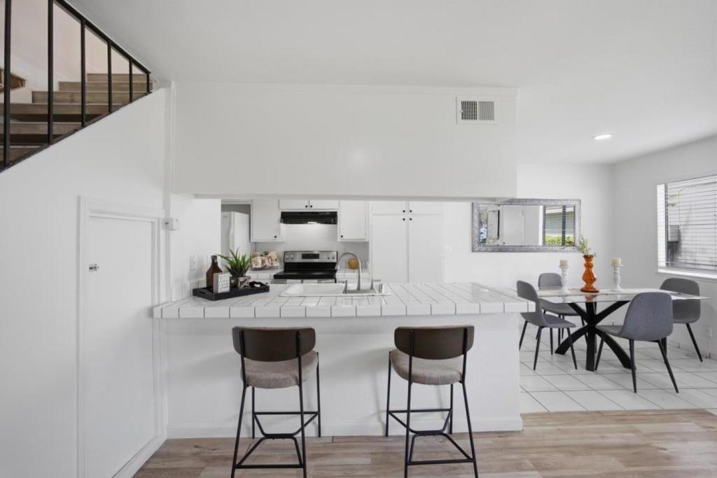 811 N Capitol Avenue 3