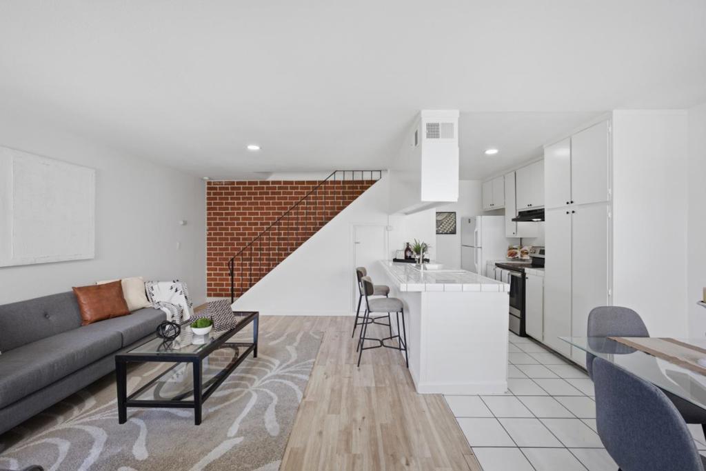 811 N Capitol Avenue 3