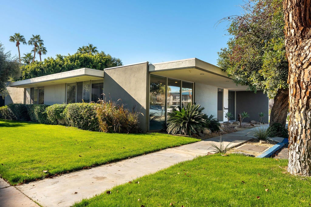 181 Civic Dr, Palm Springs, CA 92262
