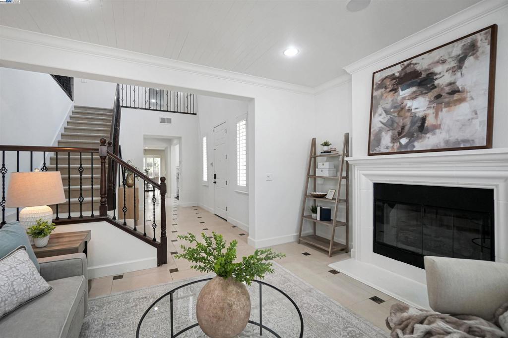 MOUNTAIN HOUSE - Residential