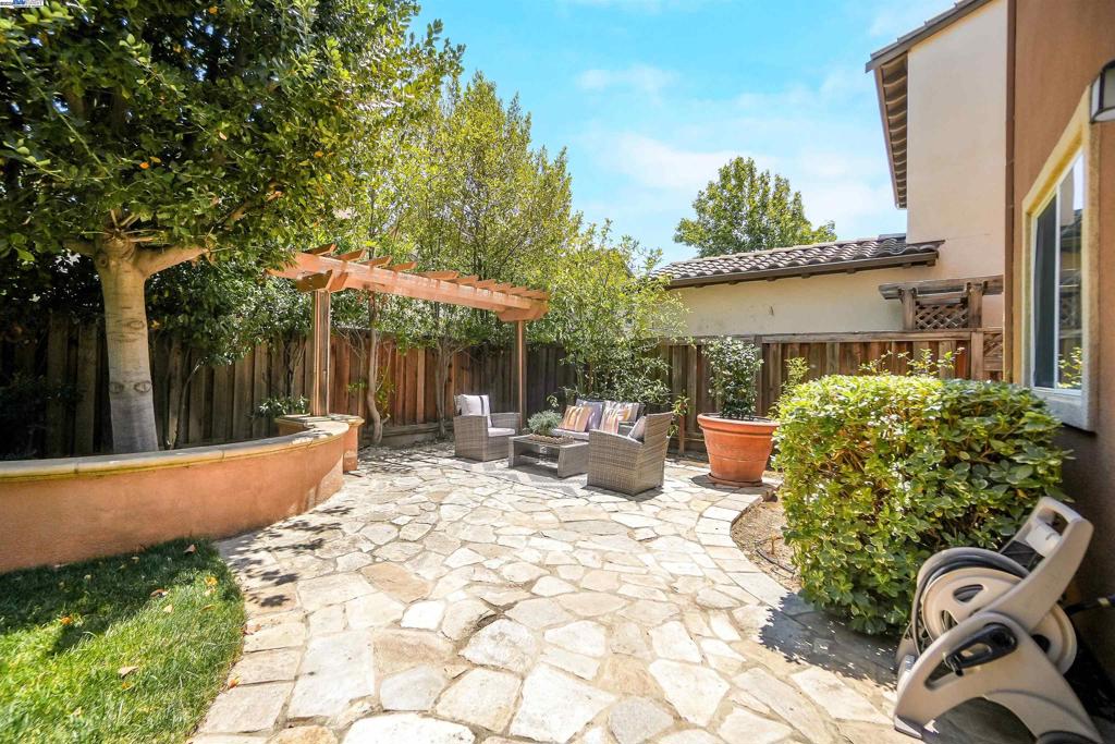 MOUNTAIN HOUSE - Residential