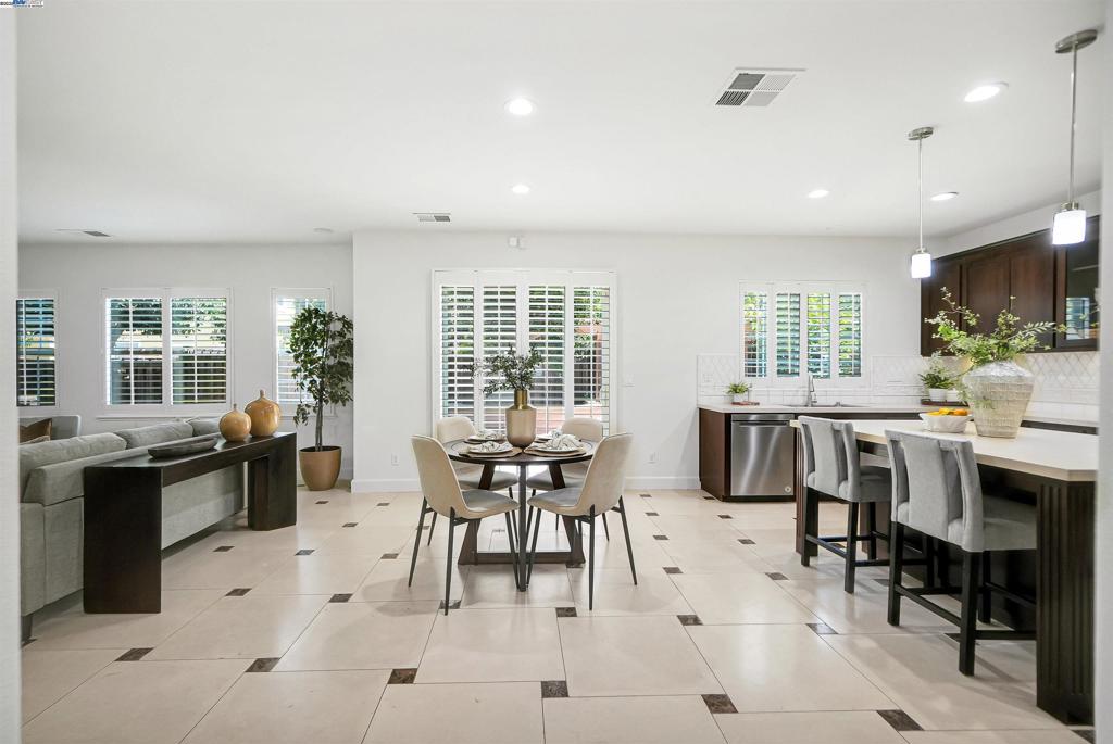 MOUNTAIN HOUSE - Residential