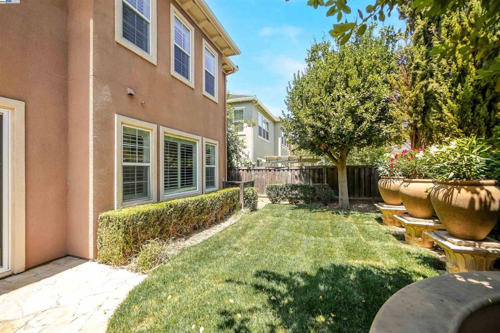 MOUNTAIN HOUSE - Residential