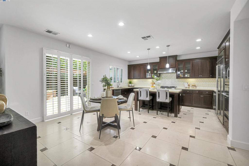 MOUNTAIN HOUSE - Residential