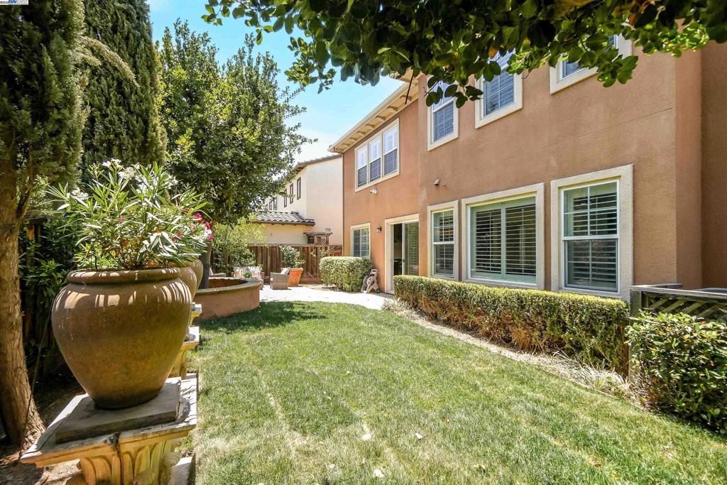 MOUNTAIN HOUSE - Residential