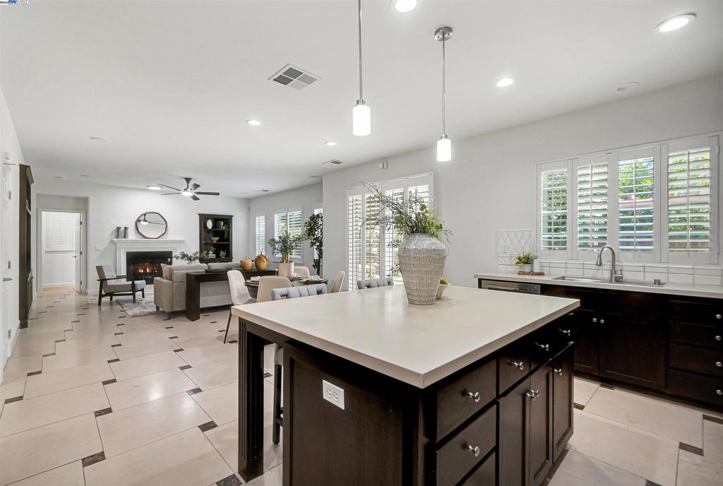 MOUNTAIN HOUSE - Residential