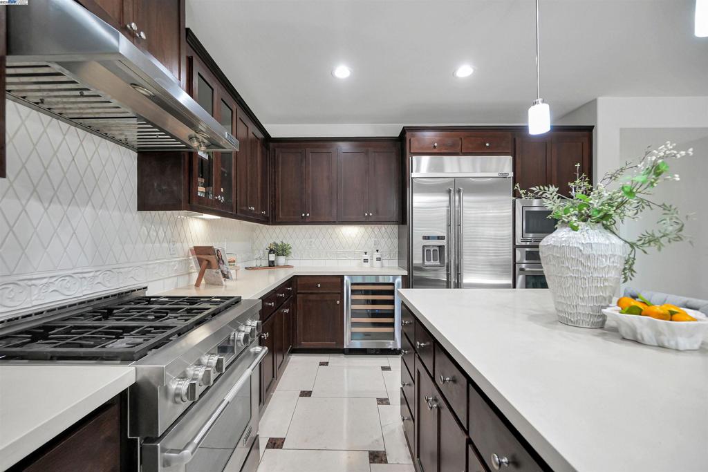 MOUNTAIN HOUSE - Residential