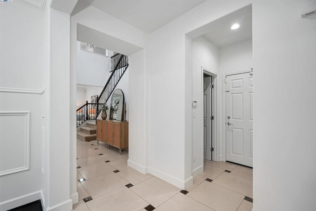 MOUNTAIN HOUSE - Residential