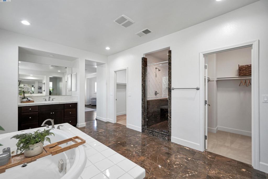 MOUNTAIN HOUSE - Residential