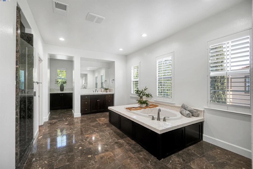 MOUNTAIN HOUSE - Residential