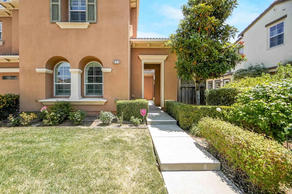 MOUNTAIN HOUSE - Residential