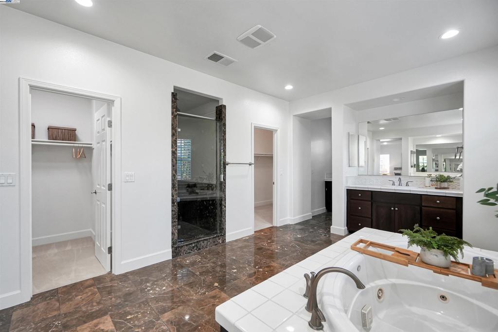 MOUNTAIN HOUSE - Residential